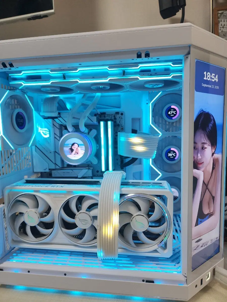 9950x3d 5090 아스트랄 64G 6TB 리안리 화이트 고사양 본체 컴퓨터