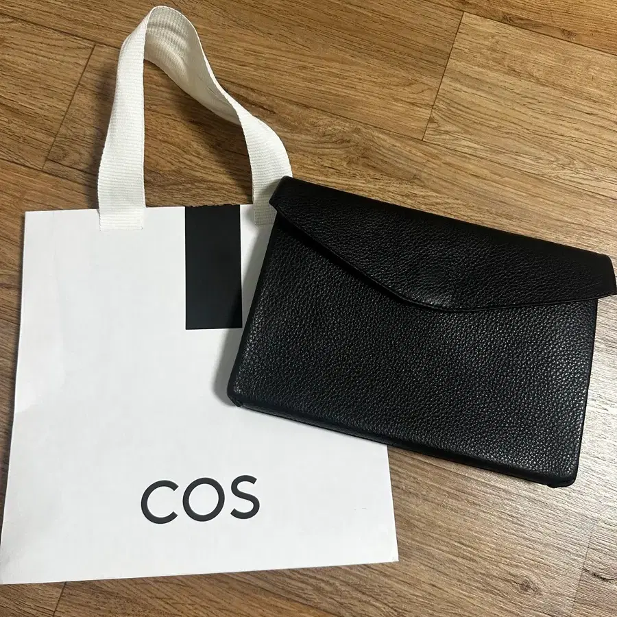cos 가죽 클러치