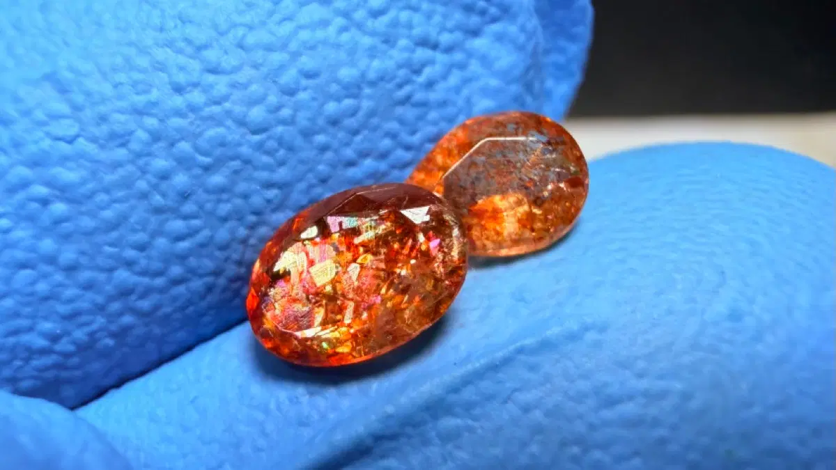 No.6323 천연 태양의불꽃 광석 AAA썬스톤 커팅2개 1.4ct