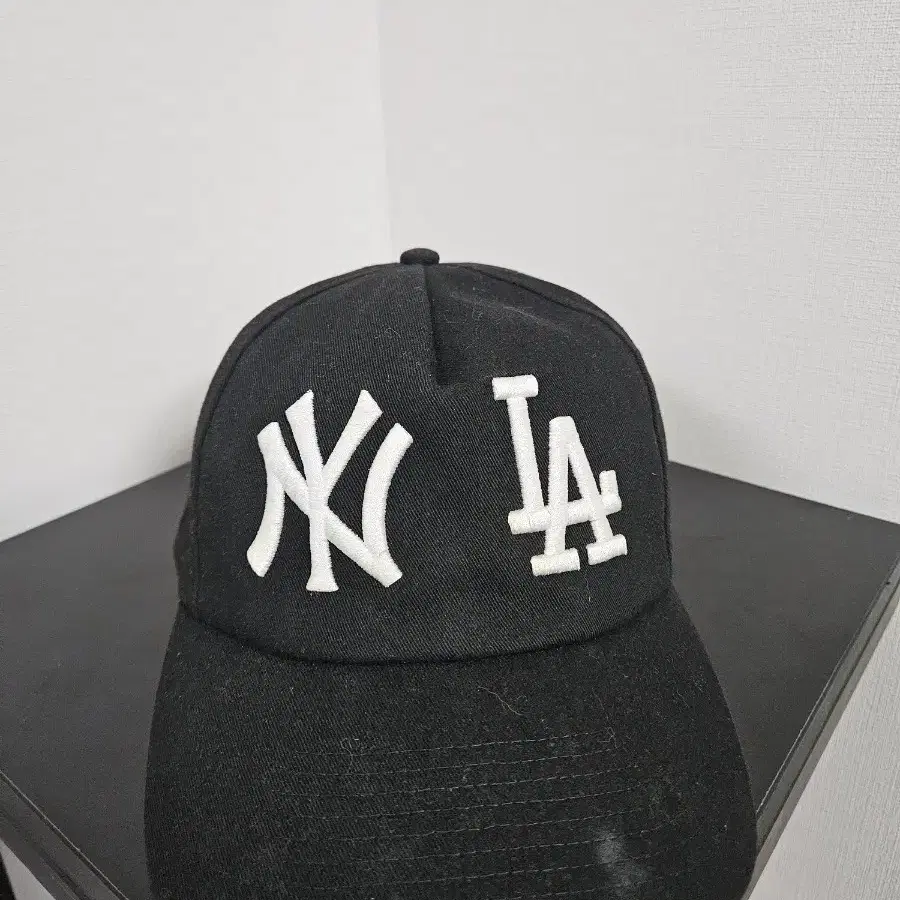 홀리데이브랜드 NY LA 볼캡 블랙