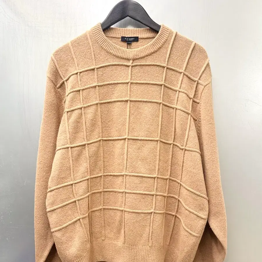 Burberry 버버리 카멜 브라운 입체 체크 라운드넥 니트