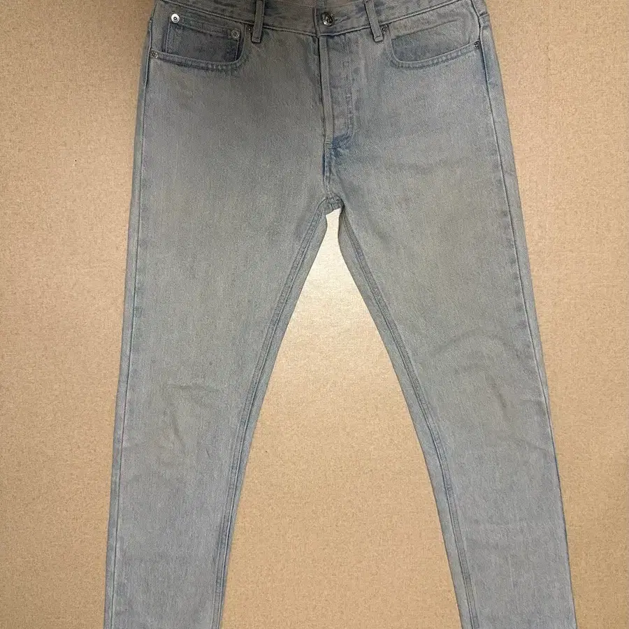 A.P.C 쁘띠 뉴스탠다드 (30)