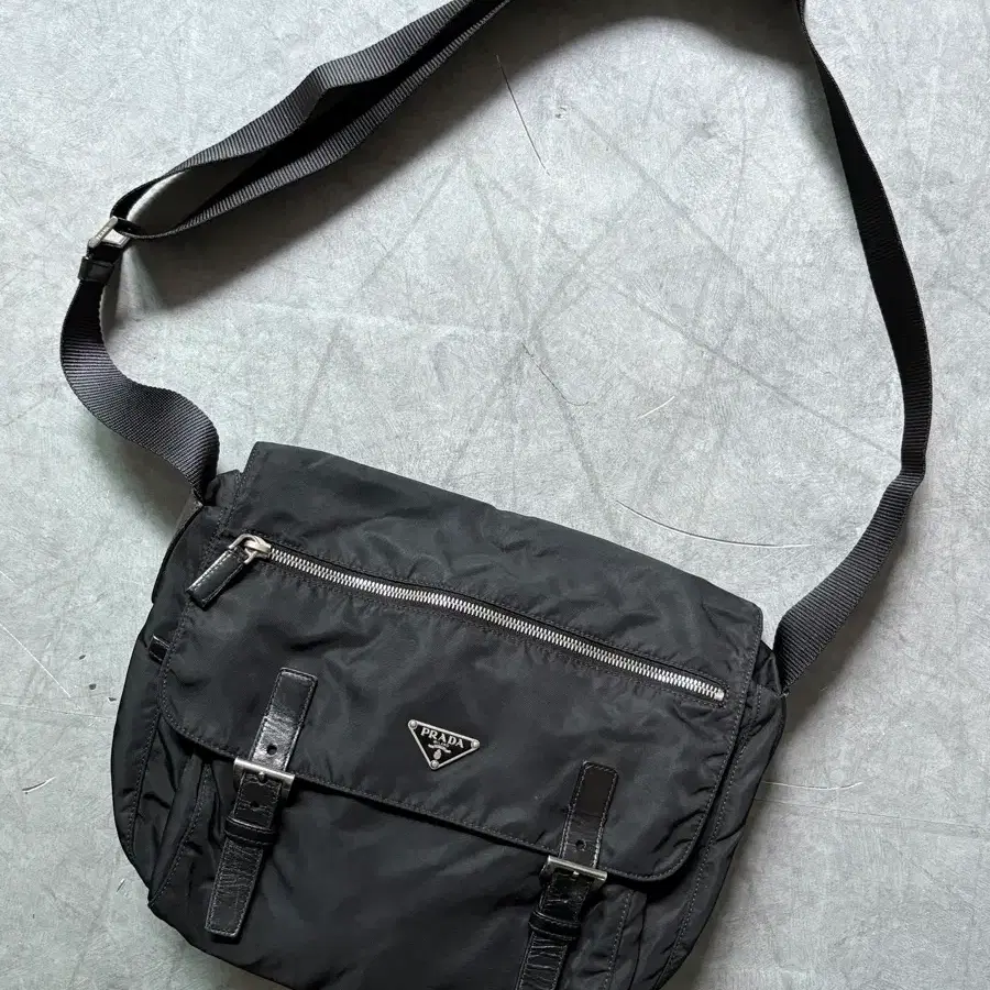 Prada 프라다 테수토 나일론 메신저백