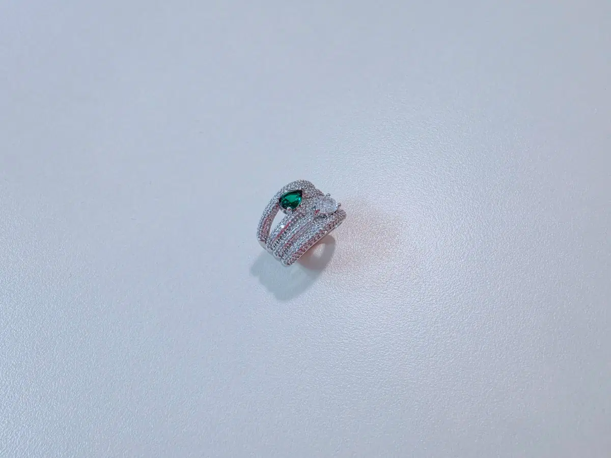화이트앤그린반지