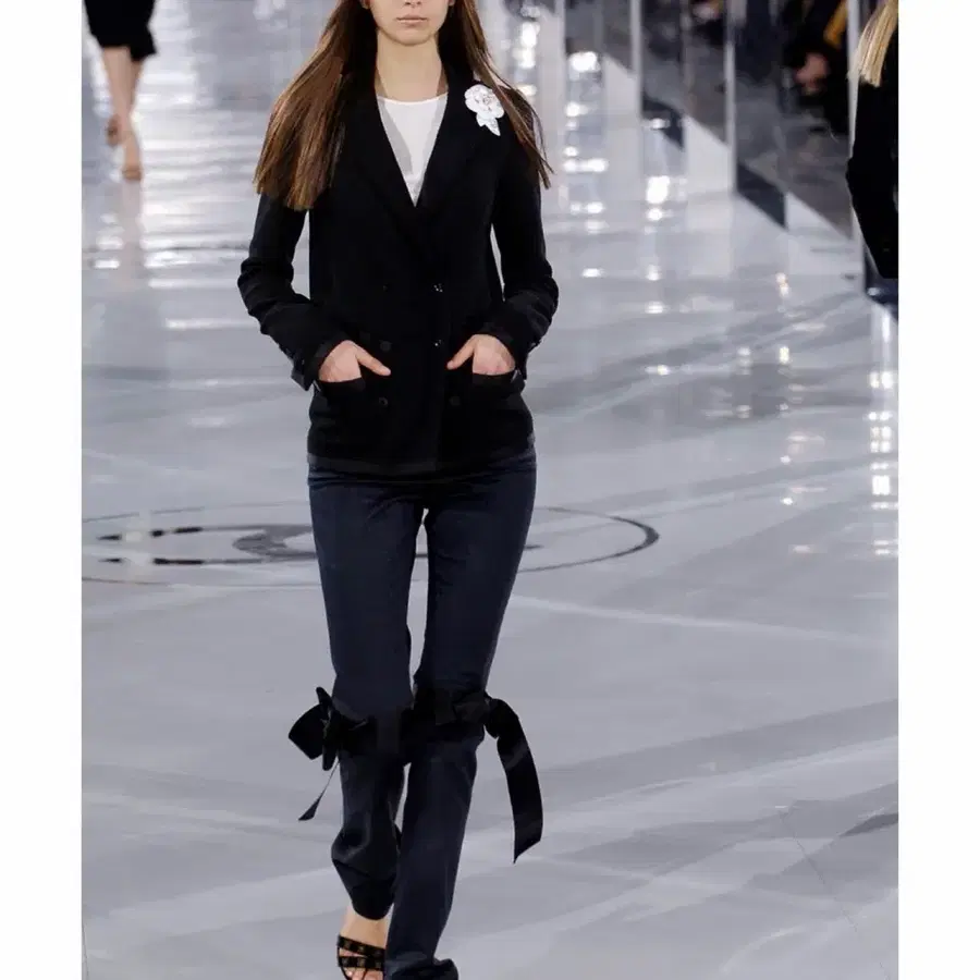 샤넬 05fw 쇼피스 리본 디테일 팬츠