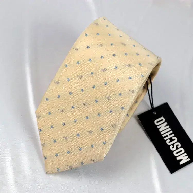 모스키노 8.2cm 미사용 S등급 신형 이태리 명품넥타이
