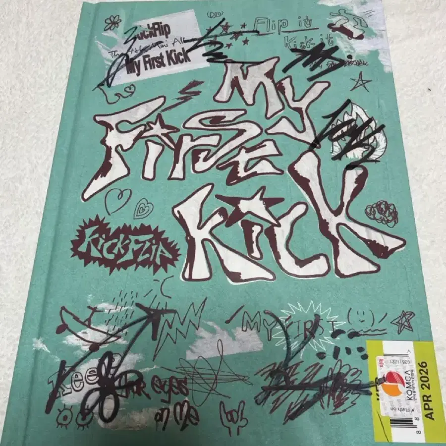 킥플립 My First Kick 친필 싸인반