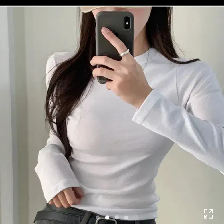 에이블리 벨라데이 긴팔티셔츠