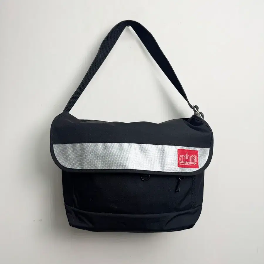 맨하탄포티지 (MANHATTAN PORTAGE) 스푸트니크 2.0 라지 메신저백 블랙