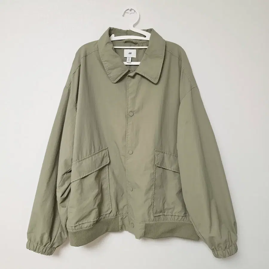 H&M 카키색 바람막이 자켓 L