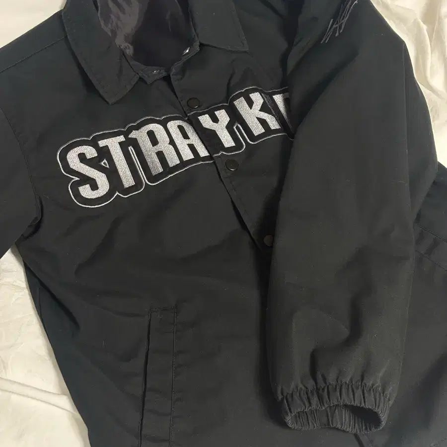 원가이하 희귀매물 에눌가능) 스트레이키즈 스키즈 stray kids skz toy world md coach jacket 코치 자켓 일본 팬미 2024 토이월드 엠디 옷 양도
