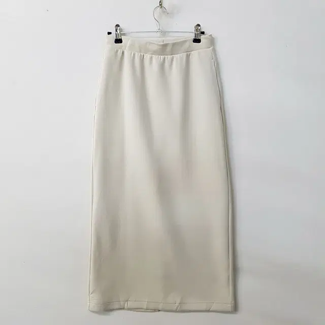 유니클로 스판 밴딩 스커트 베이지