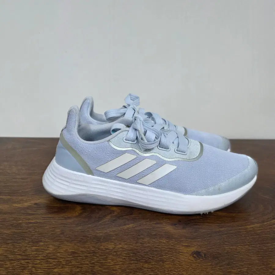 아디다스(adidas) 여성용 QT 레이서 스포츠 러닝화 230