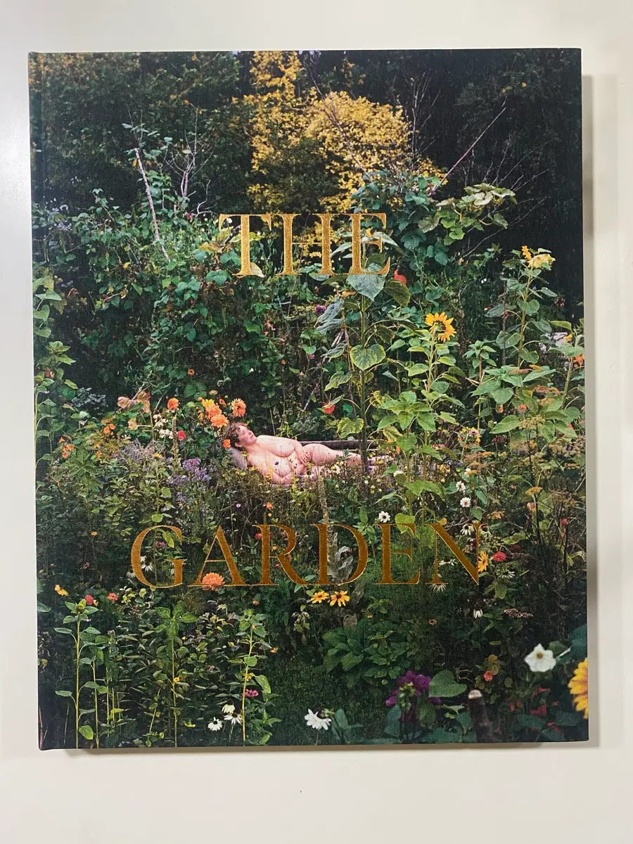 Sian Davey - The Garden 사진집