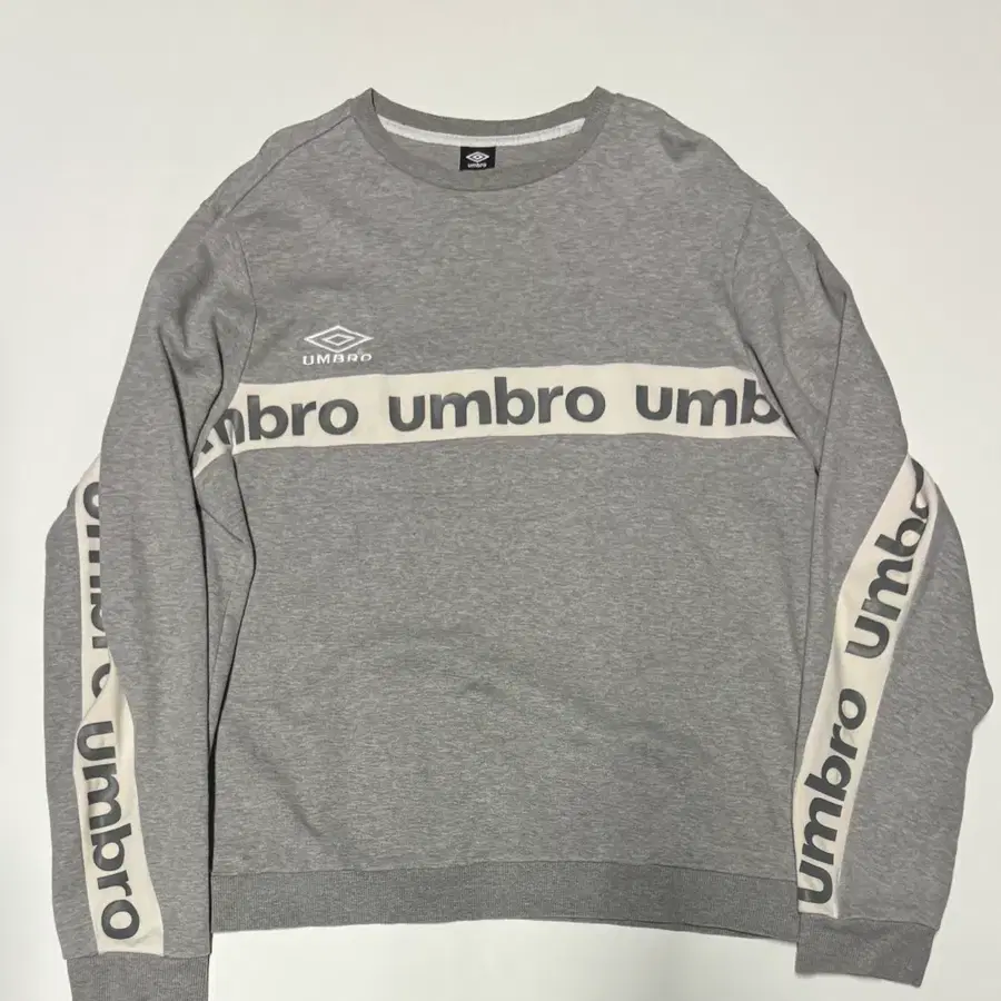 엄브로 Umbro 레터링 스펠로고 스웻 오버핏 맨투맨 L