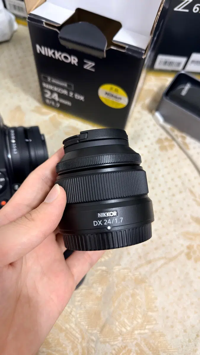 니콘 NIKKOR Z DX 24mm f/1.7 렌즈