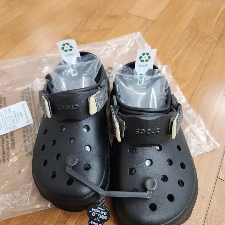 크록스 클래식 올테레인 클로그 블랙