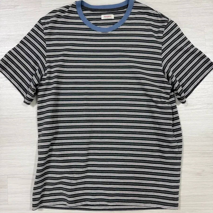 에브이원 스트라이프 반팔티 2size