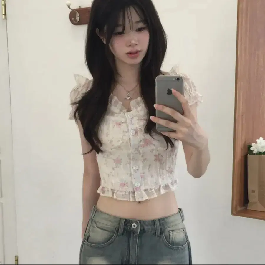 에이블리 피치 플라워 프릴 나시 블라우스
