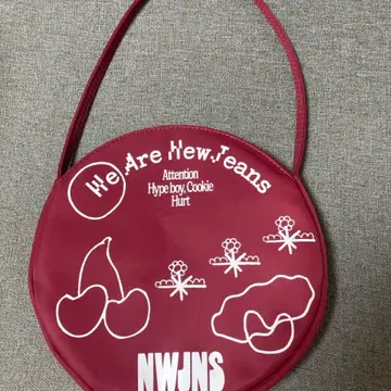 뉴진스 New Jeans 1st EP Bag Ver. RED | 의류/패션잡화 | 번개장터