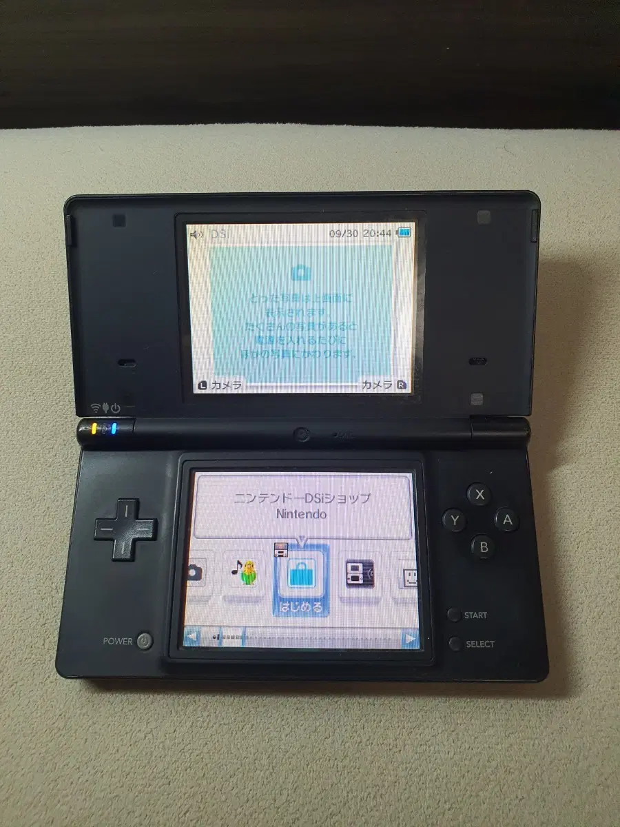 닌텐도 DSi + USB 케이블