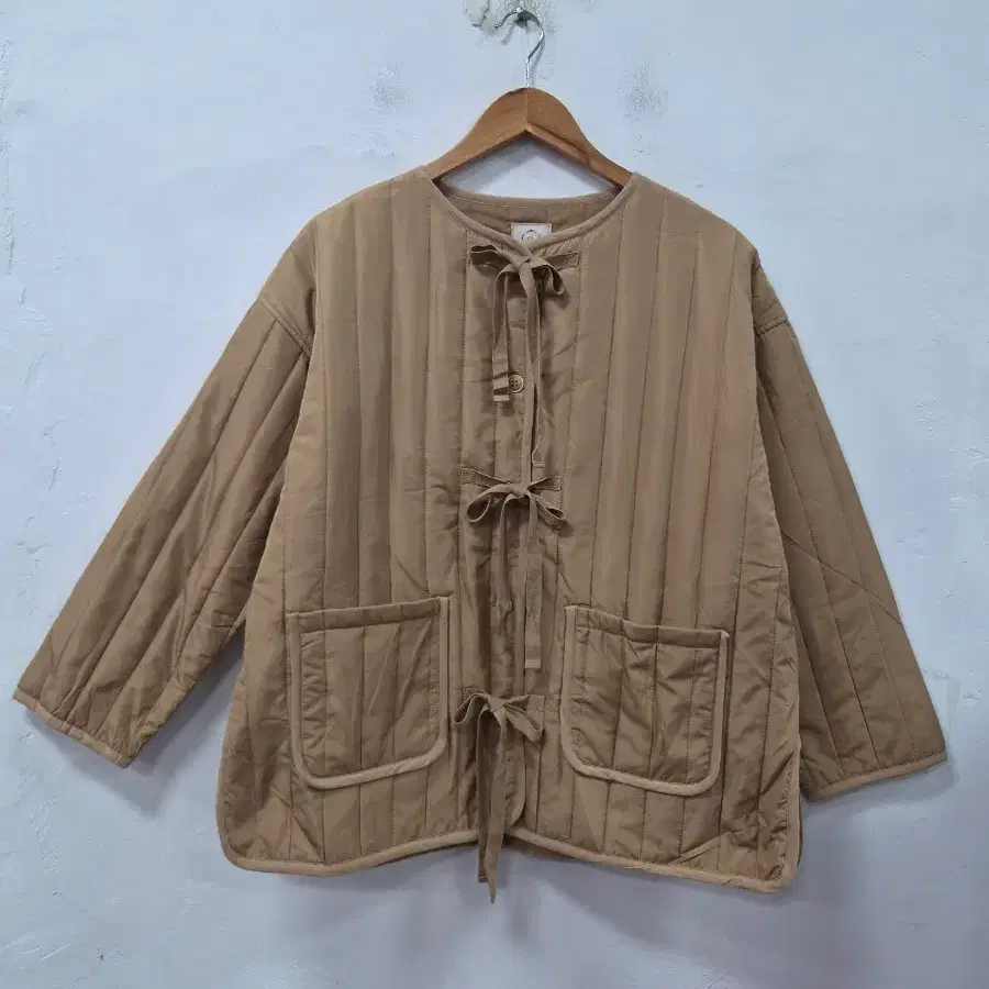 Samansa Mos2 퀼팅 자켓 카멜베이지색