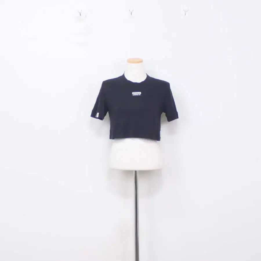 [정품] 아디다스 여성 라운드넥 크롭 반팔 티셔츠 블랙 S사이즈 신상 정인샵