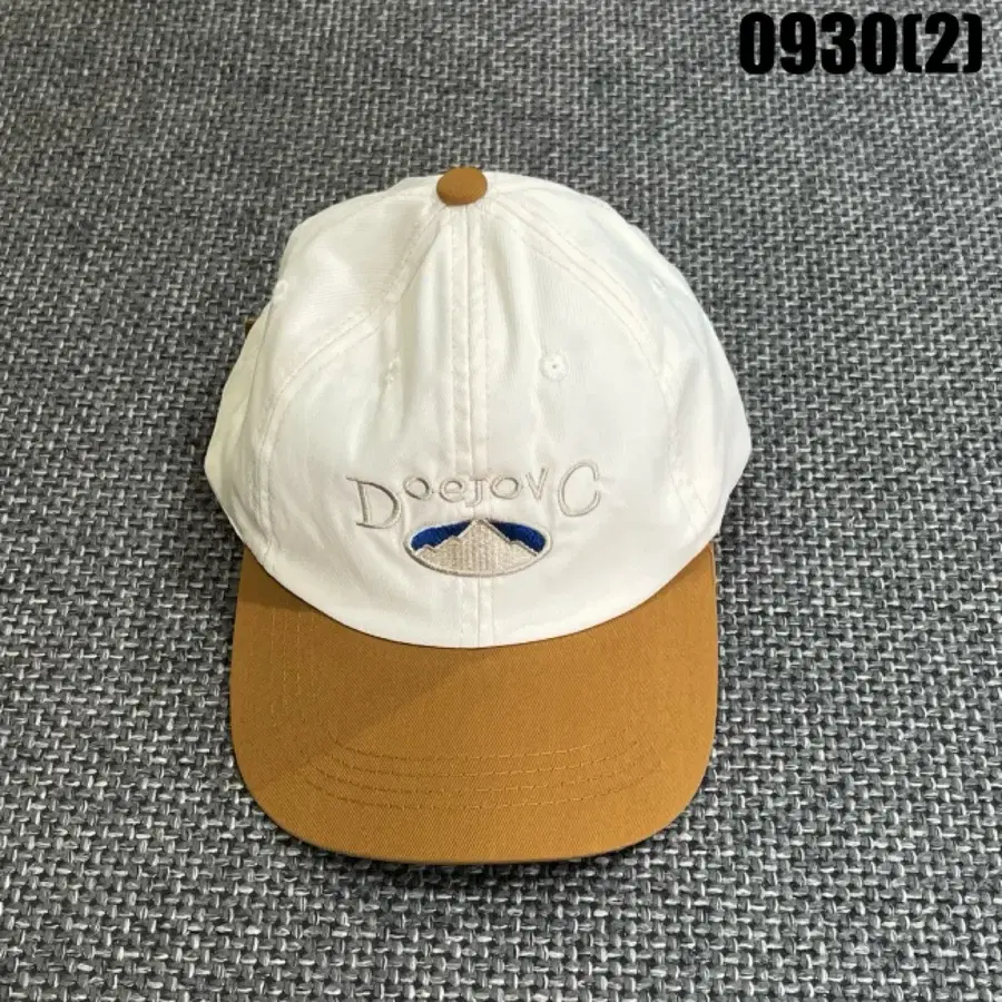 Doejovc 볼캡 흰색/카멜