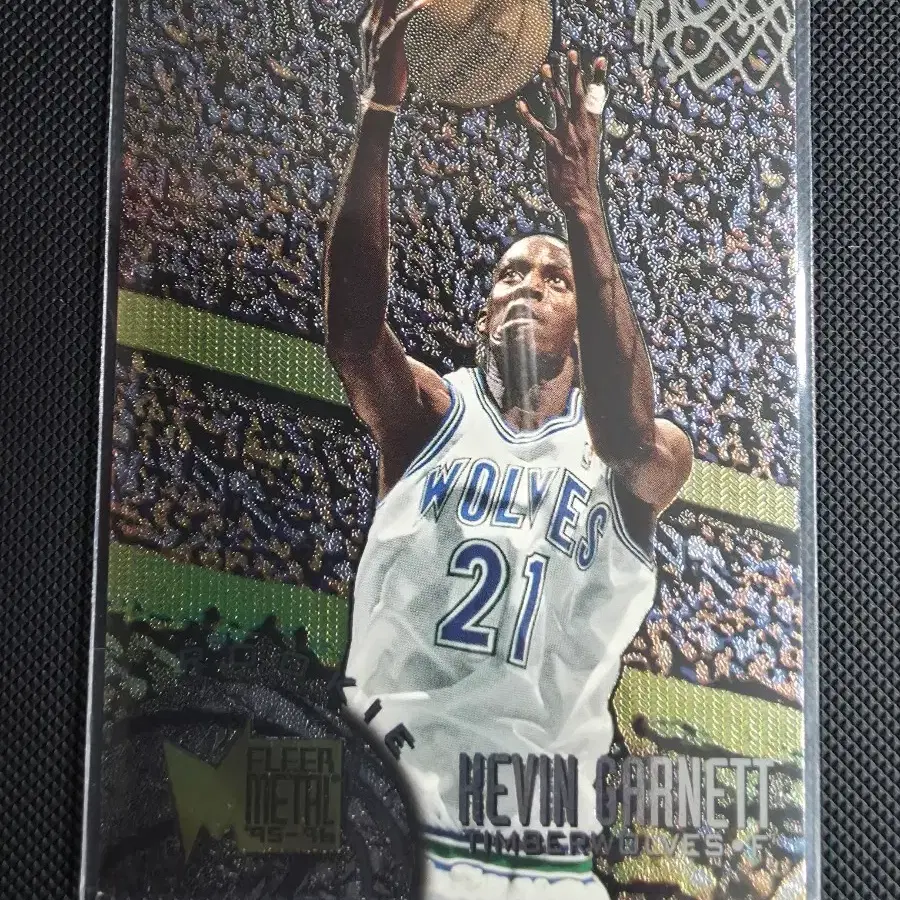 1995-96 Fleer Metal #167 Kevin Garnett (RC) - Minnesota Timberwolves