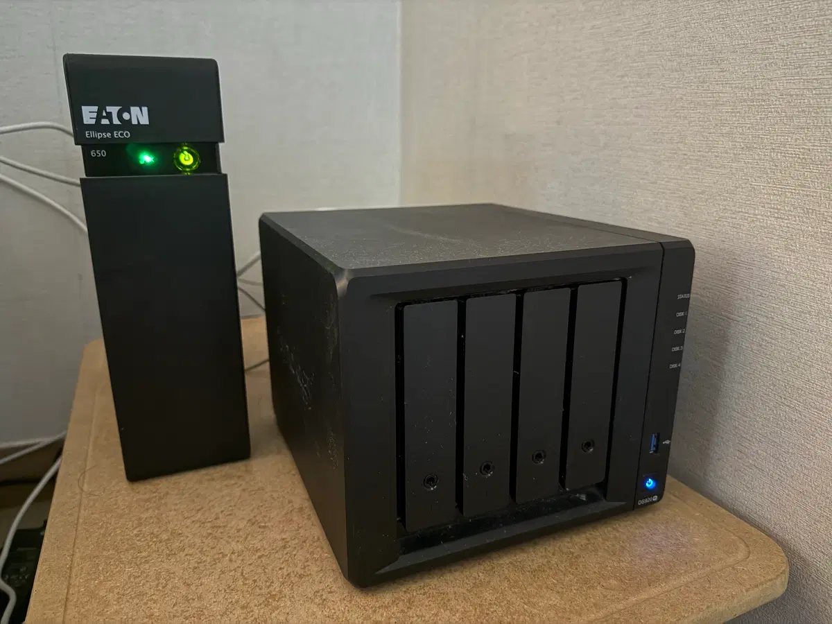 시놀로지 DS920+ (램 20GB 풀업 / NVMe 캐시 512GB) + WD 울트라스타 20TB 3개 + 1TB SSD + EATON UPS 풀세트