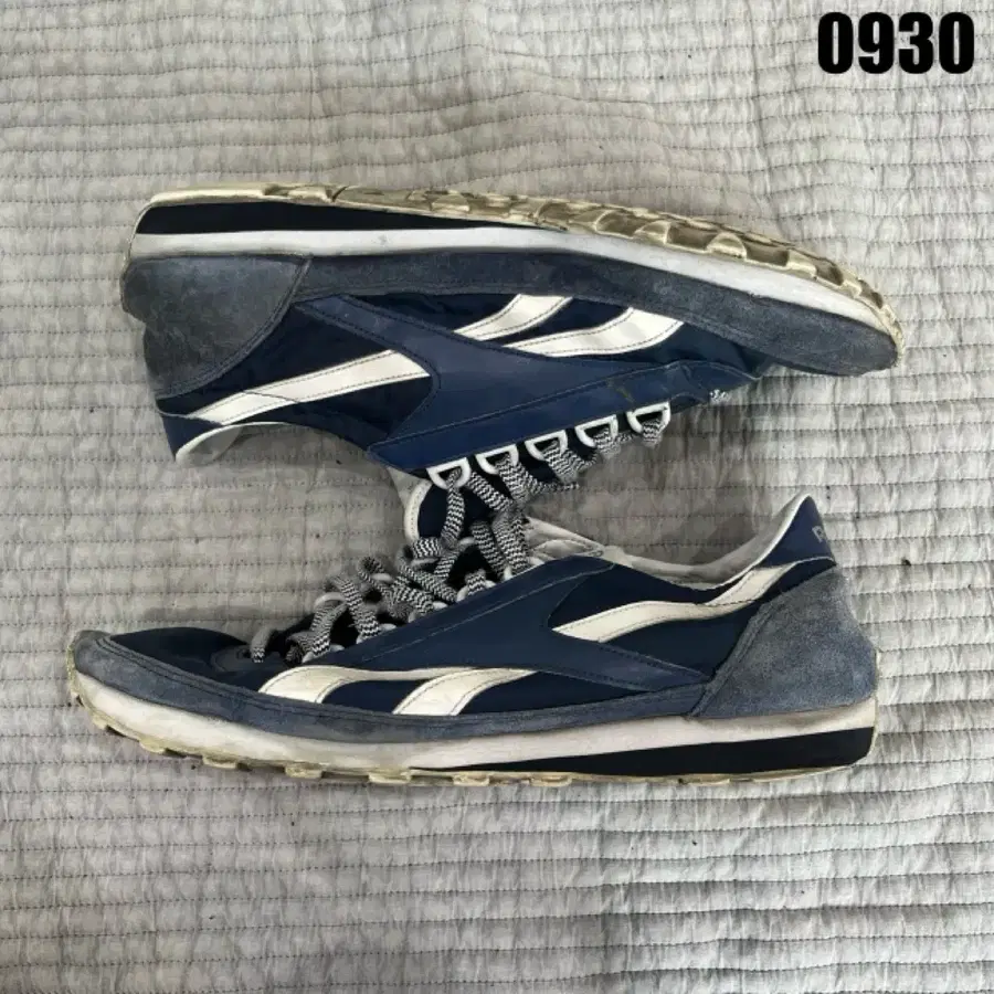 리복 운동화 네이비 화이트 290