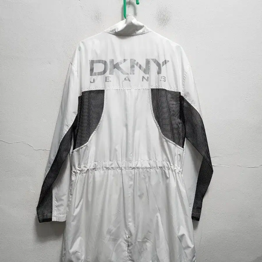 DKNY JEANS 백로고 바람막이