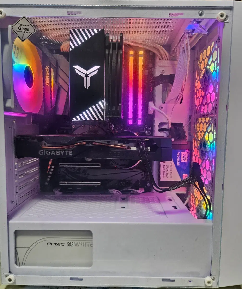 케이스 교체한 i7 8700k z390 타이치 8gx2 ssd 250g+250g rtx2060super 750w 본체 팝니다.