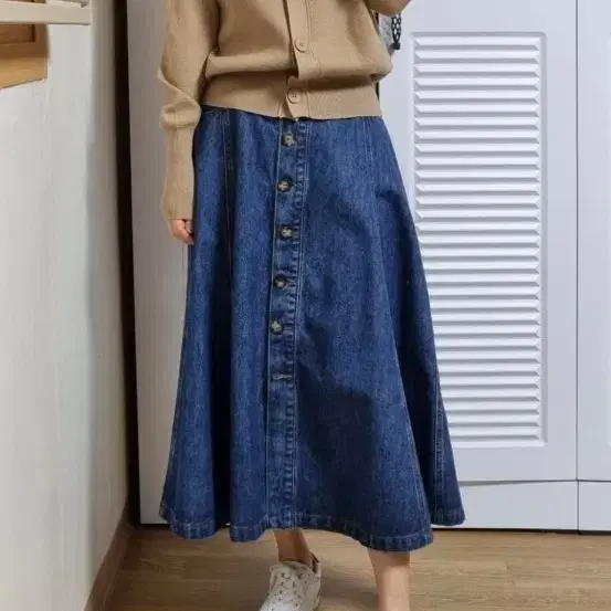 에셀리아 쥬얼버튼 데님 밴딩스커트 66