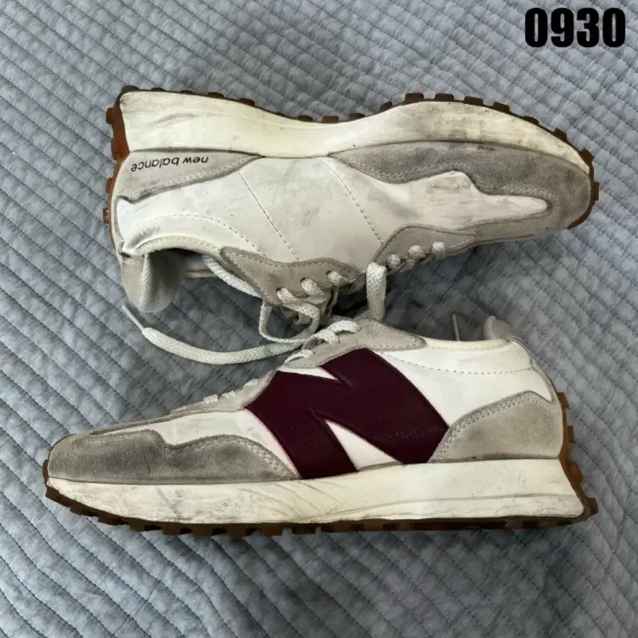 뉴발란스 327 화이트 버건디 스니커즈 230