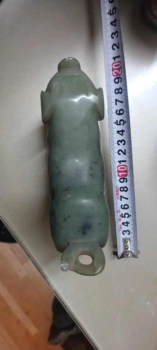 천연 옥 돼지 조각품 (꼬리 손상 감안 저렴히 판매)