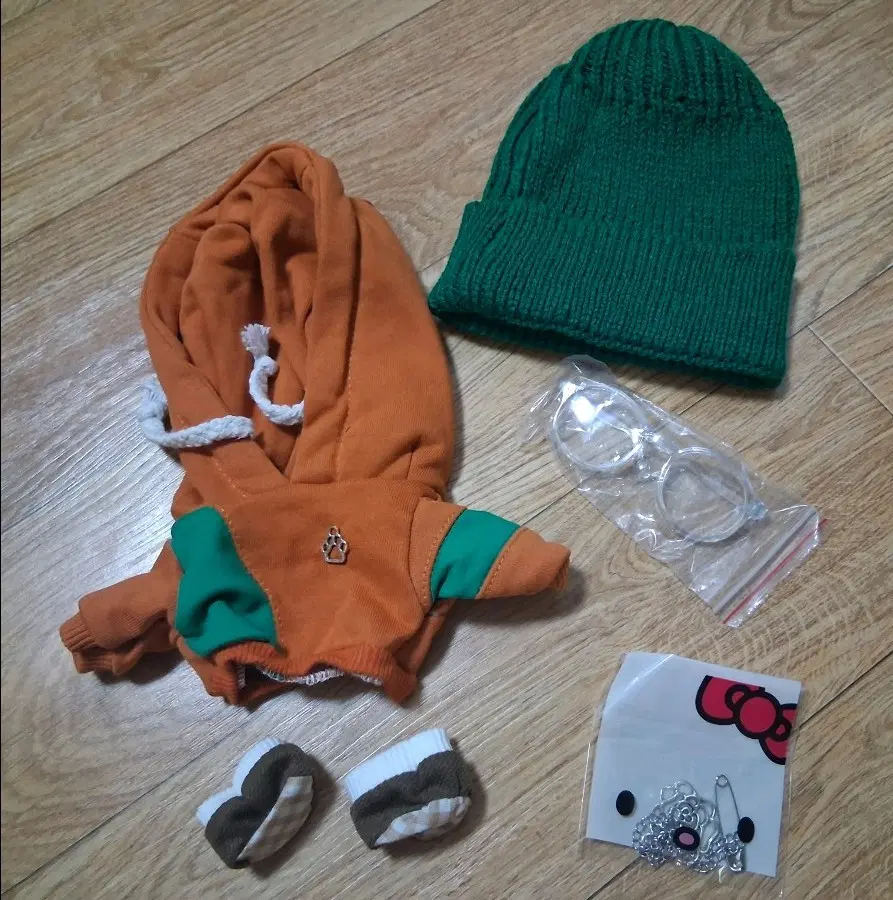 20cm 인형옷 갈색후드티 초록비니 세트