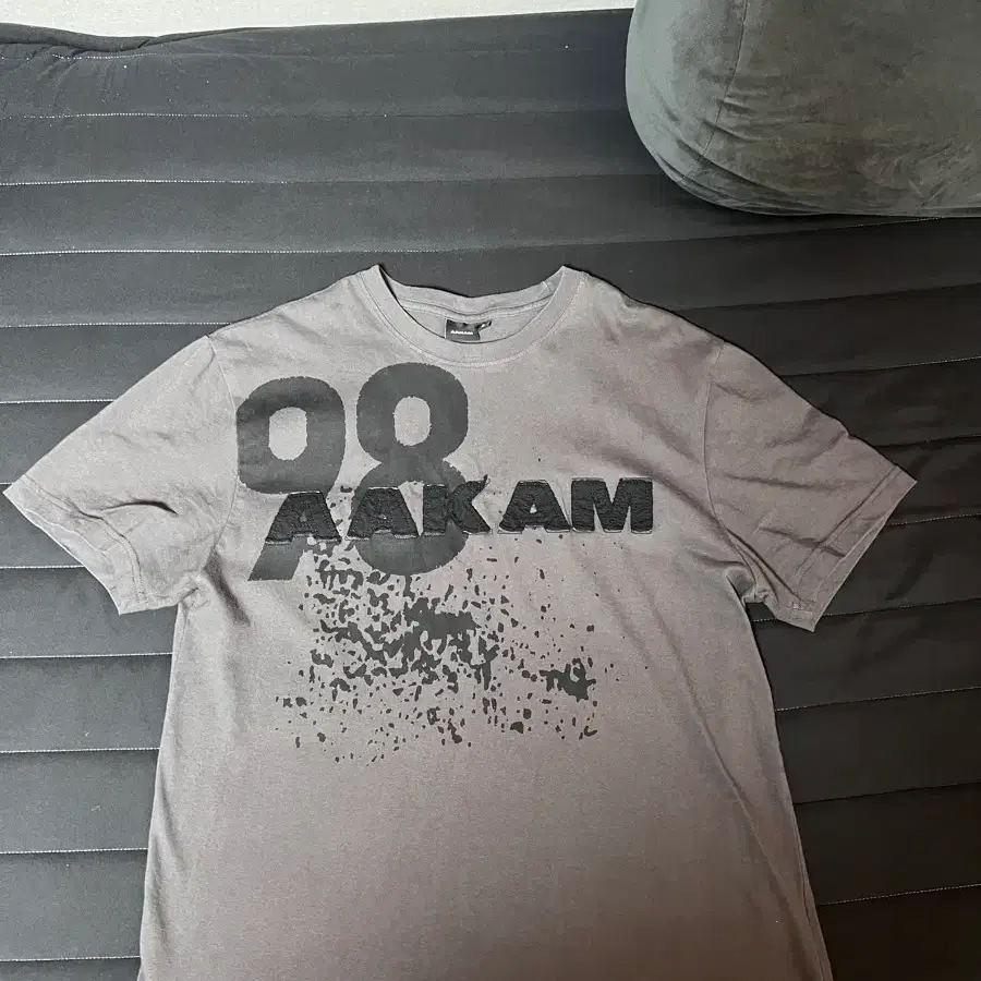 아캄 반팔 티셔츠 회색