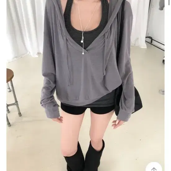여리핏 루즈 후드 티 차콜 딥 브이넥 레이어드용