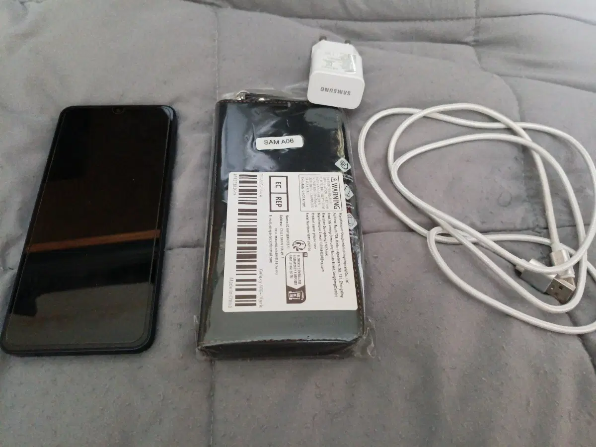 삼성 갤럭시 A06 4G LTE