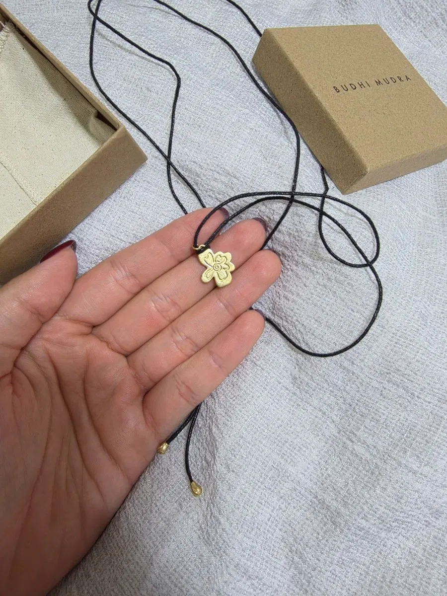 무디무드라 팬던트목걸이 (새상품)(실버925 18k플렌트)정가95000원