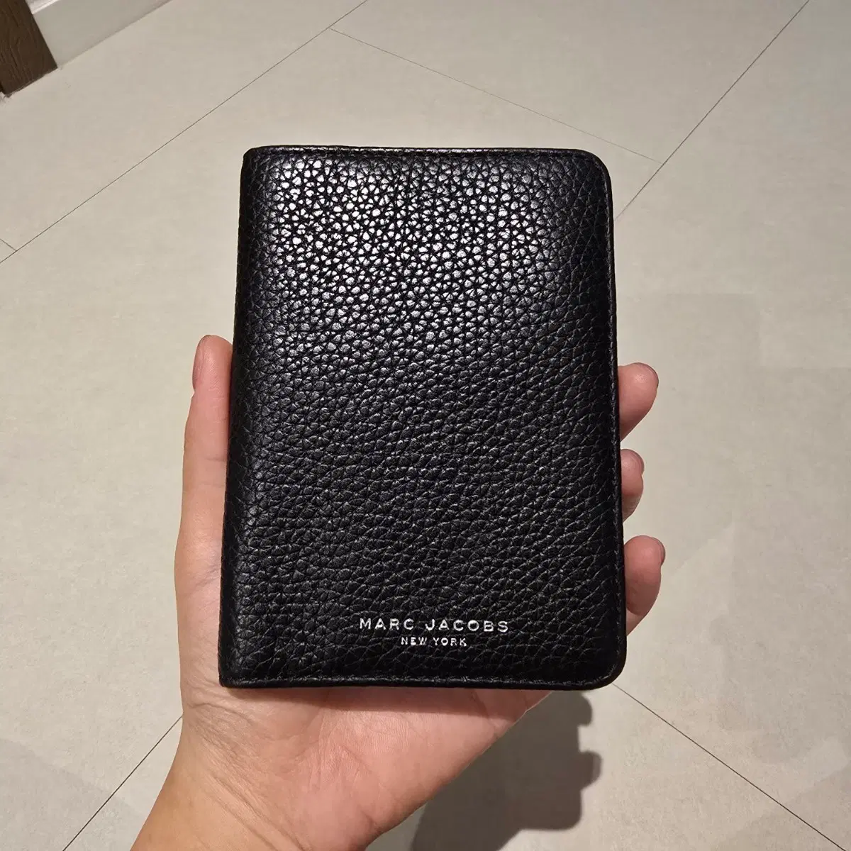 마크제이콥스 여권지갑 새상품