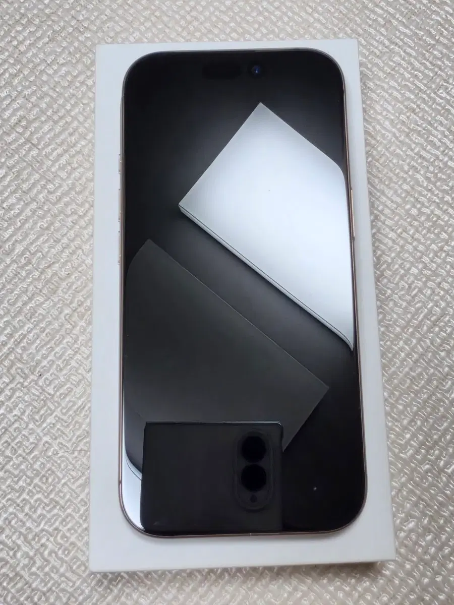 아이폰 16 프로 데저트 티타늄 256GB 리퍼 새제품