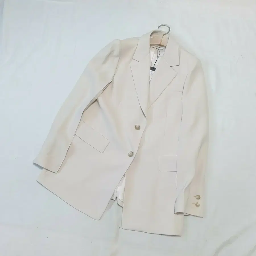 더아이잗 베이지 자켓 새상품