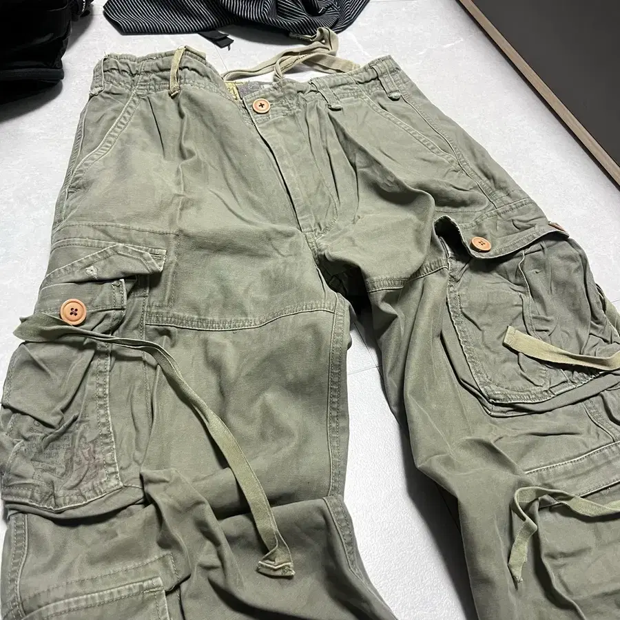 [35] G-STAR RAW 00s 빈티지 밀리터리 스트랩 멀티포켓 와이드 카고 팬츠 바지