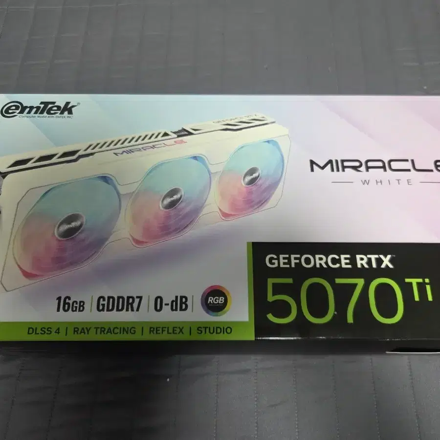 이엠텍 RTX 5070Ti MIRACLE WHITE 16GB