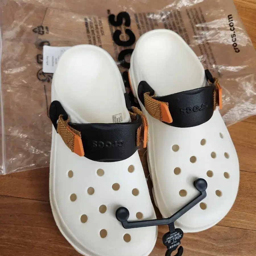 크록스 클래식 올터레인 클로그 화이트