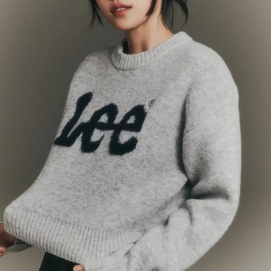 LEE 리 25'FW 부클 빅로고 니트