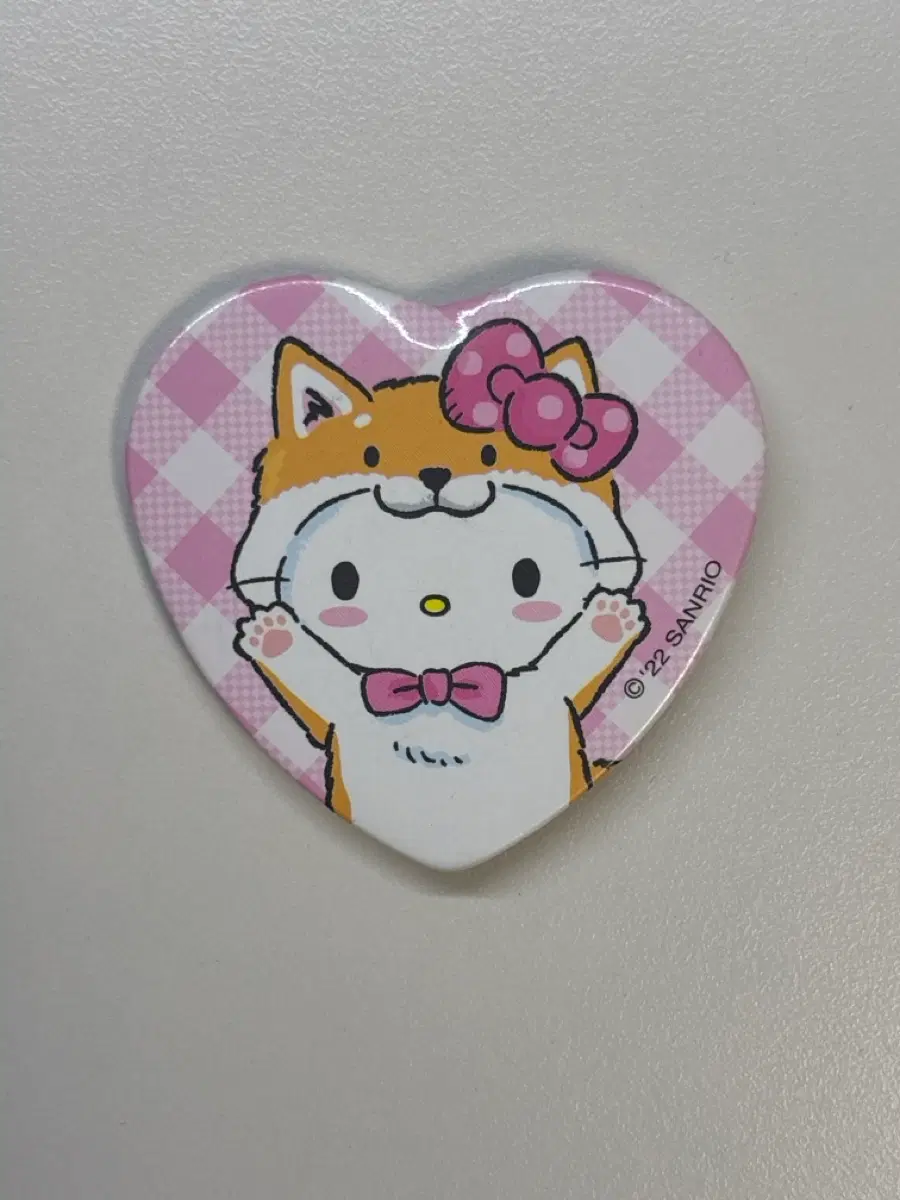헬로키티 강아지 뱃지