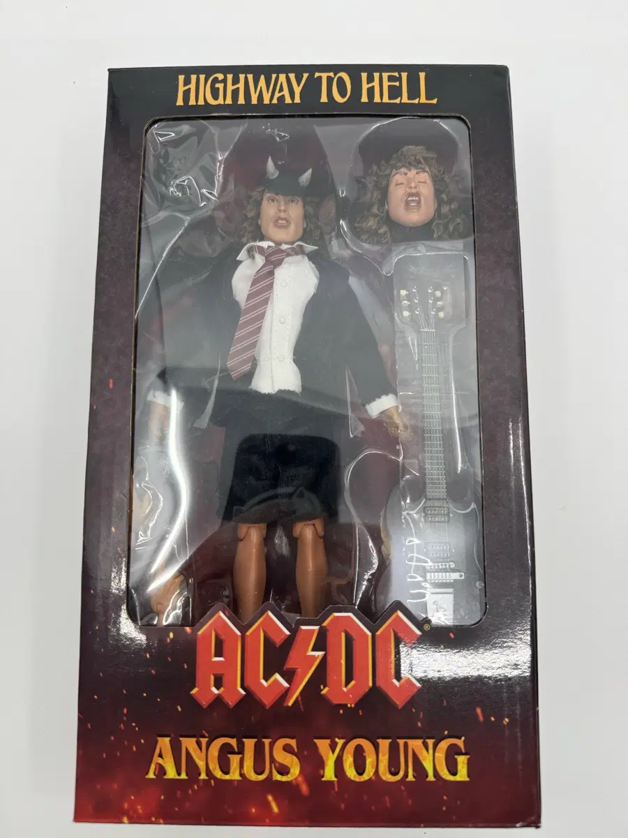 네카 AC/DC 앵거스 영 피규어